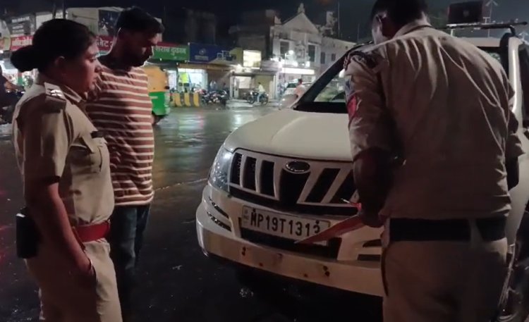 SATNA: पूर्व विधायक के वाहन से ट्रैफिक पुलिस ने निकाला हूटर