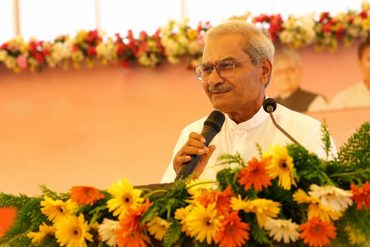 प्योर पेट्रोल की मांग पर BJP सांसद का अंट-शंट बयान, बोले- बाप के घर से आएगा?