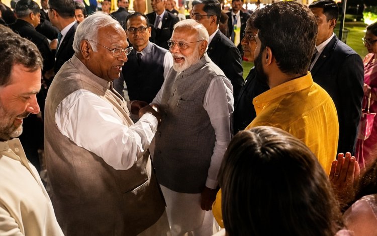 PM मोदी से बोले खड़गे, ‘आप थोड़े से बदल गए हैं’, जानिए क्या हुई दोनों के बीच बात