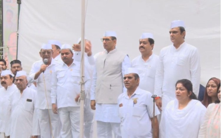 80वें स्वतंत्रता दिवस पर प्रदेश कांग्रेस कार्यालय में ध्वजारोहण, संविधान की रक्षा का लिया संकल्प
