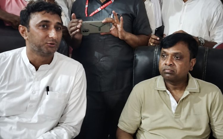 कलेक्टर नरेंद्र सूर्यवंशी के आश्वासन के बाद विधायक दिव्यराज सिंह ने समाप्त किया अनशन