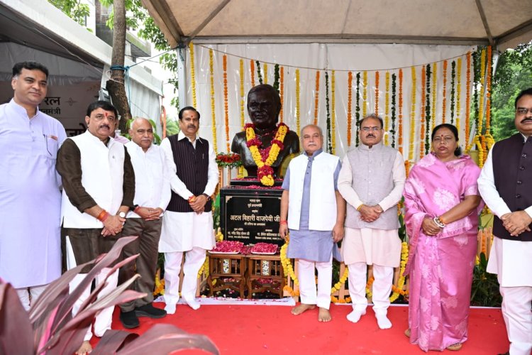 अटल जी की पुण्यतिथि पर भोपाल में प्रतिमा का अनावरण, नरेंद्र सिंह तोमर ने दी श्रद्धांजलि