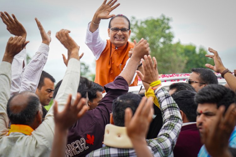 MP Politics: दिल्ली में कृषि मंत्री, फिर भी MP की सियासत में एक्टिव क्यों हैं शिवराज? क्या है ‘मामा’ की रणनीति?