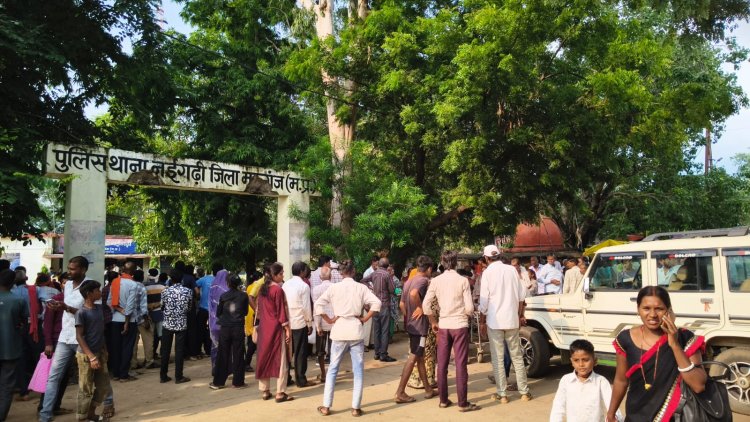 मऊगंज में पुरानी रंजिश में युवक की चाकू मारकर हत्या, थाने के सामने शव रखकर चक्का जाम