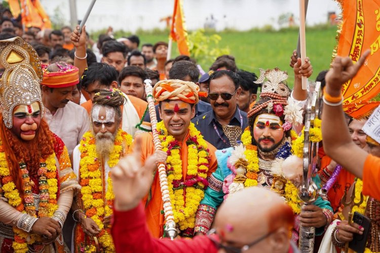 कांवड़ यात्रा में फिसली कार्तिकेय की जुबान, सियासी विरासत को लेकर भी उठे सवाल