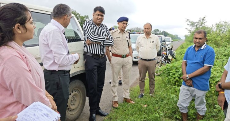 मऊगंज : कलेक्टर-एसपी ने नईगढ़ी में किया निरीक्षण, खराब सड़क की मरम्मत और जल निकासी व्यवस्था के दिए निर्देश