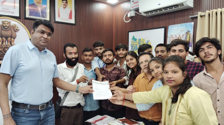 मऊगंज के सरकारी कॉलेजों में मूलभूत सुविधाओं का टोटा ABVP ने 17 सूत्रीय मांगों का उच्च शिक्षा मंत्री के नाम कलेक्टर को सौंपा ज्ञापन