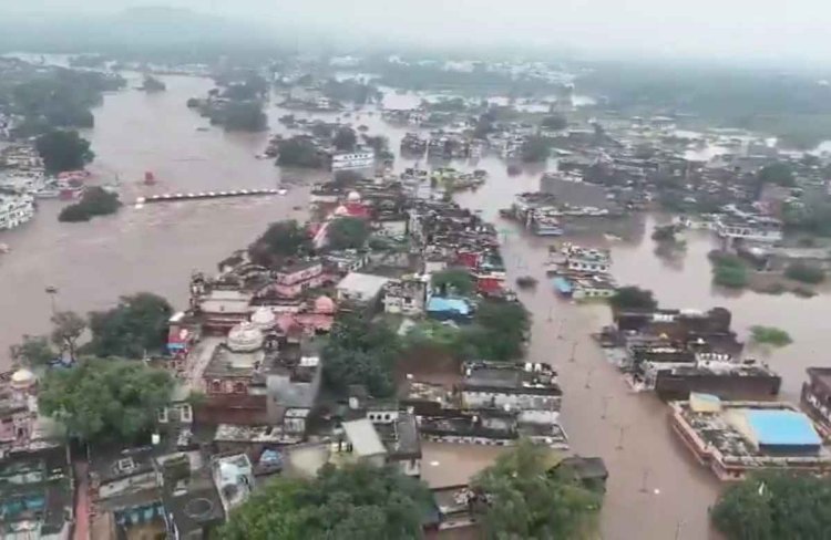MP में बाढ़ जैसे हालात, चित्रकूट में 30 फीट उफनी मंदाकिनी; एयरफोर्स ने 700 लोगों को किया रेस्क्यू , CM लेंगे राहत शिविरों का जायजा