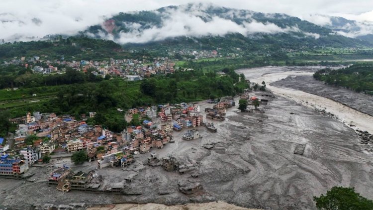नेपाल में बाढ़ से अब तक 750 मौतें, हाइड्रोपावर प्रोजेक्ट्स की सुरंगों में 898 कर्मचारी फंसे