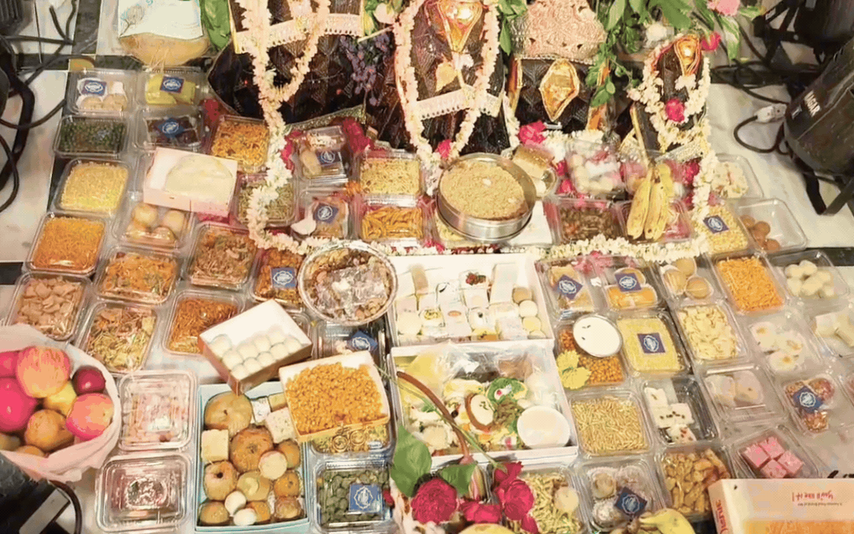 नाग पंचमी पर इंदौर के 200 साल पुराने नाग मंदिर में उमड़ा आस्था का सैलाब