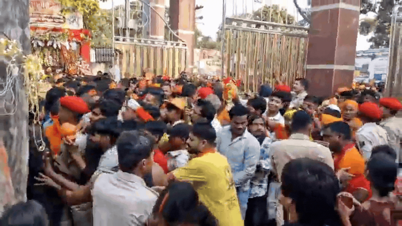 Muzaffarpur Temples Decor : अंतिम सावन सोमवार को मधेपुरा मंदिर में धक्का-मुक्की, 8 घायल! महिला का सिर फटा