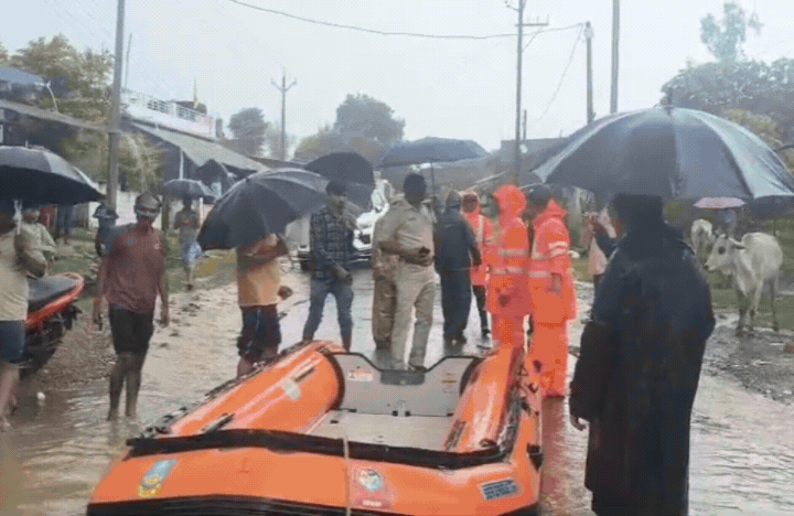 MP Flood: चित्रकूट में 30 फीट उफनी मंदाकिनी, गोरगी बांध फूटा; रामघाट का पुल बहा, CM मोहन यादव ने लिया जायजा