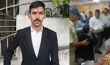कलेक्टर के पैरों में गिरा वकील, अवैध अस्पतालों पर कार्रवाई की मांग