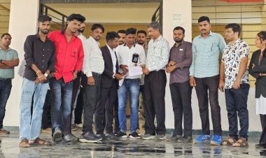 शाजापुर लॉ कॉलेज में 332% तक फीस बढ़ोतरी पर छात्रों का विरोध, कुलपति को भेजा शिकायत पत्र