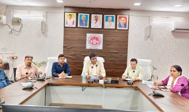 मऊगंज कलेक्टर ने दिए सख्त निर्देश: शिकायतों का निराकरण नहीं करने वाले अधिकारियों को मिलेंगे नोटिस