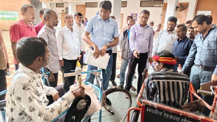 फरियाद लेकर पहुंचे दिव्यांग, जनसुनवाई से मिली आत्मनिर्भरता की सौगात