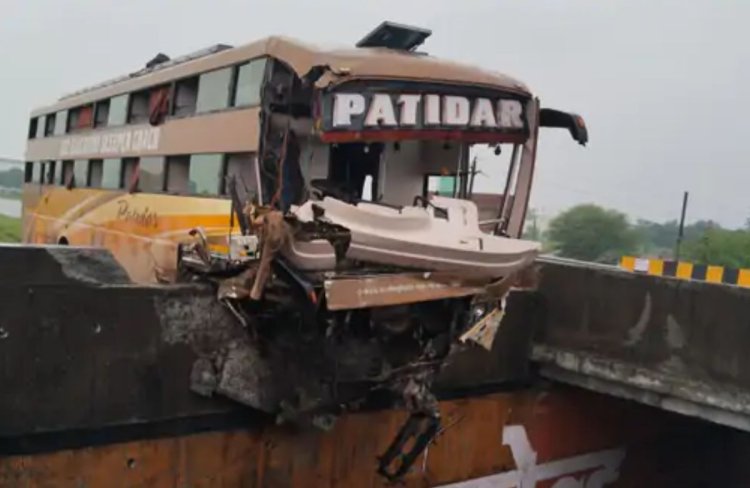 Shajapur Bus Accident : शाजापुर दर्दनाक हादसे में 32 यात्री घायल, ड्राइवर और क्लीनर की हालत गंभीर; दोनों इंदौर रेफर