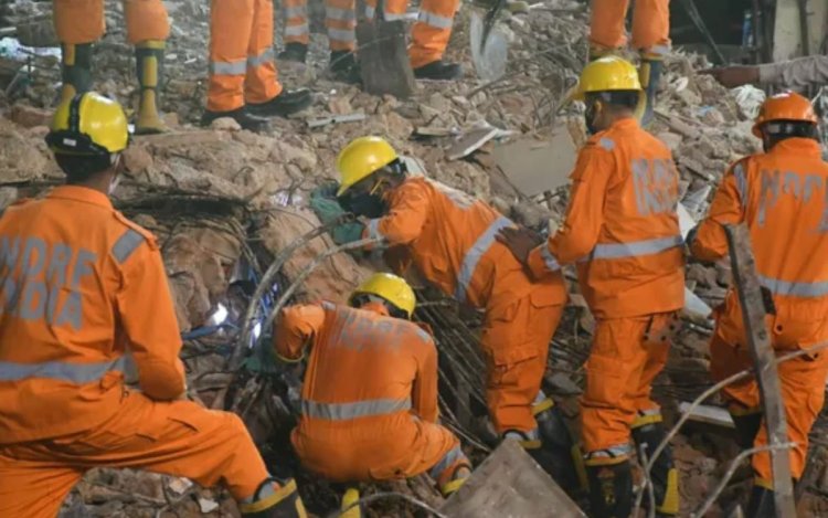 Delhi PG Hostel Collapse : दिल्ली की सभी बिल्डिंग्स की होगी जांच, MCD ने 3 दिन में मांगी रिपोर्ट