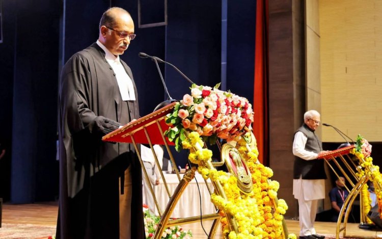 New Chief Justice : मध्य प्रदेश हाईकोर्ट को मिला नया मुख्य न्यायाधीश, जस्टिस अल्पेश यशवंत कोगजे ने ली शपथ