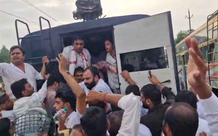 Rewa में कांग्रेस पर वाटर कैनन : विक्रांत भूरिया गिरफ्तार, भूख हड़ताल के 9वें दिन कल्पना के पिता की बिगड़ी तबियत